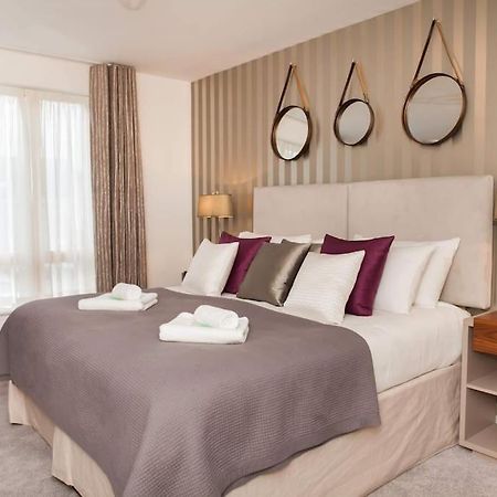 Stylish And Central Two Bedroom & Two Bathroom Apartment With Free Parking 外观 照片