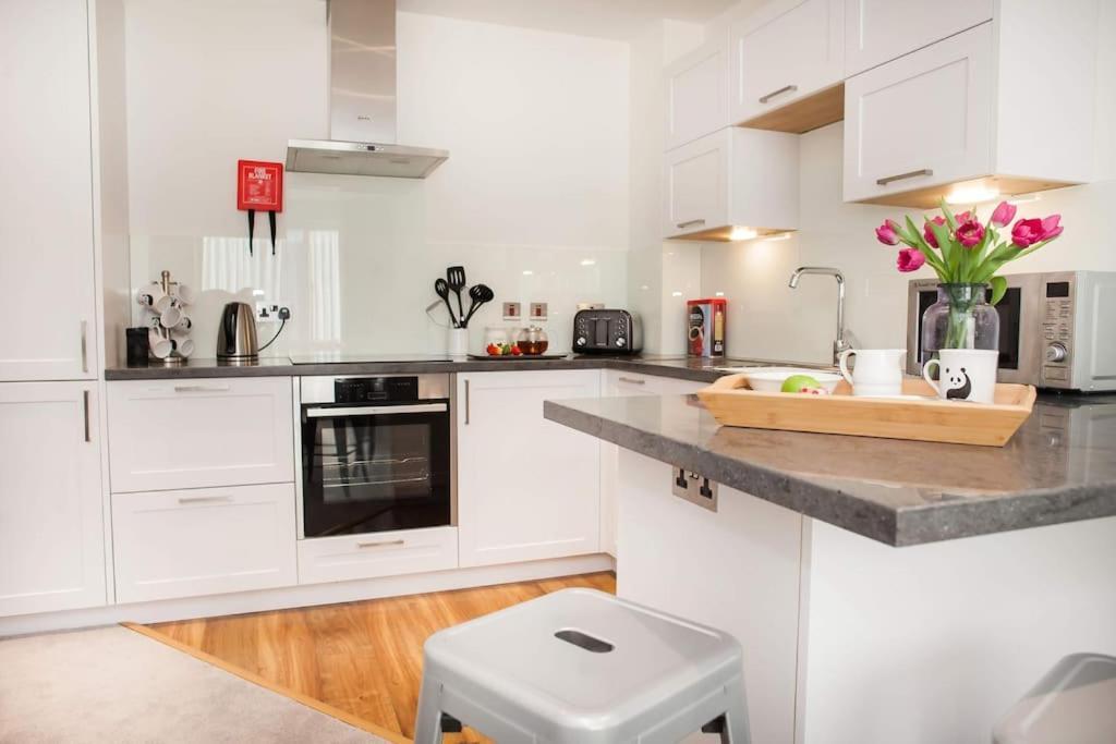 Stylish And Central Two Bedroom & Two Bathroom Apartment With Free Parking 外观 照片