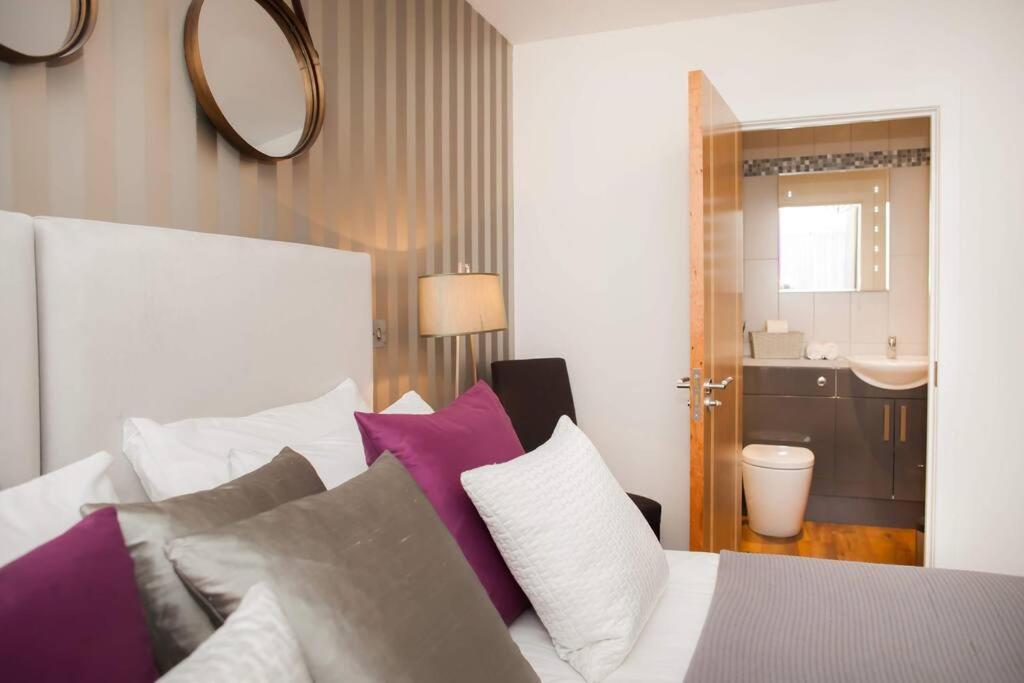 Stylish And Central Two Bedroom & Two Bathroom Apartment With Free Parking 外观 照片