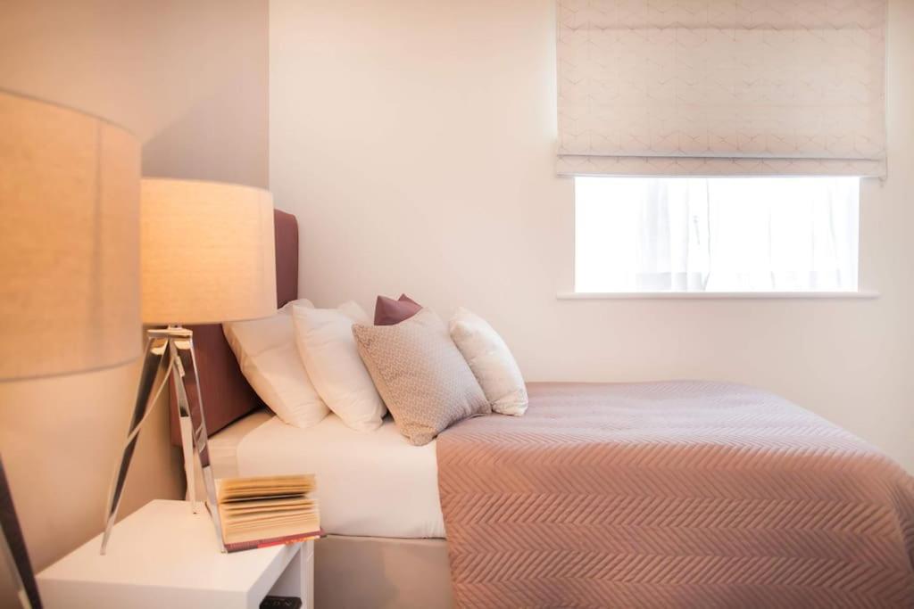 Stylish And Central Two Bedroom & Two Bathroom Apartment With Free Parking 外观 照片