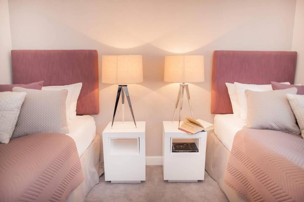 Stylish And Central Two Bedroom & Two Bathroom Apartment With Free Parking 外观 照片
